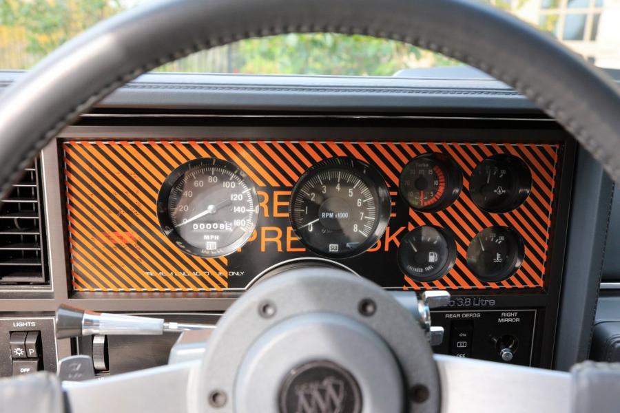 Панель приборов Buick GNX 1987 года  (фото 31 из 64)